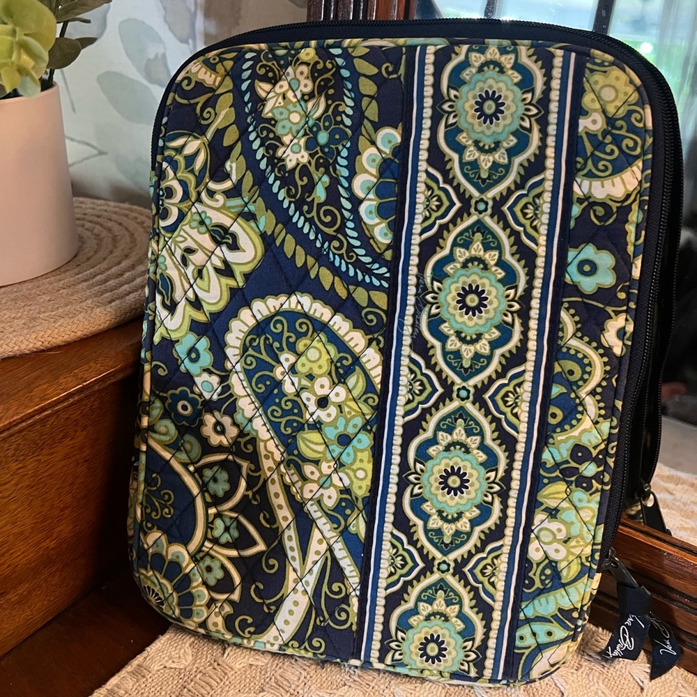 VERA BRADLEY Quilted Zippered Tablet‎ Case in Rhythm and Blues *RETIRED PRINT*